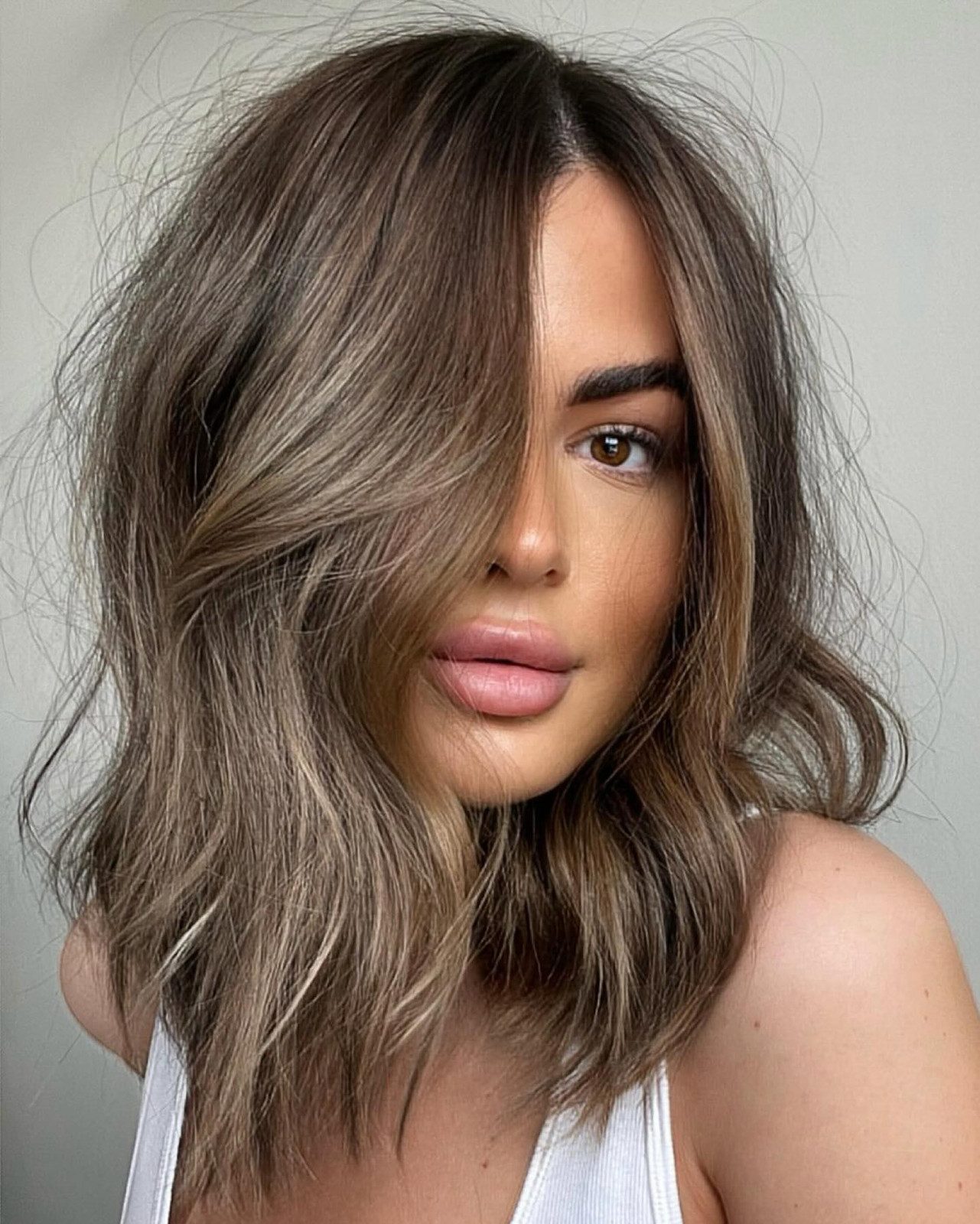 17 Mousy Brown Hair Shades That Radiate Natural Beauty