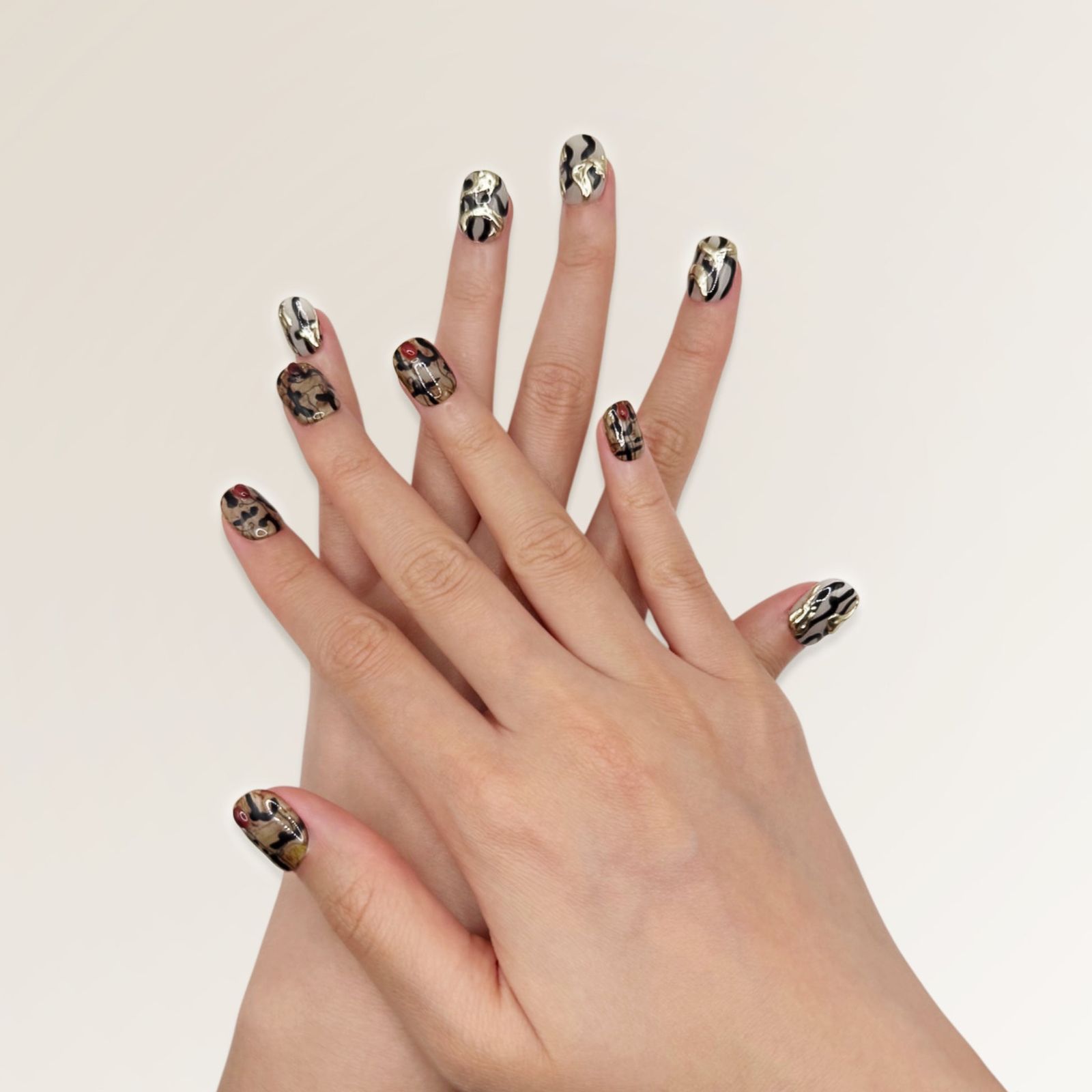 Metallic Camo Oval Nails Metallic Camo Oval Nails — Camo Nails