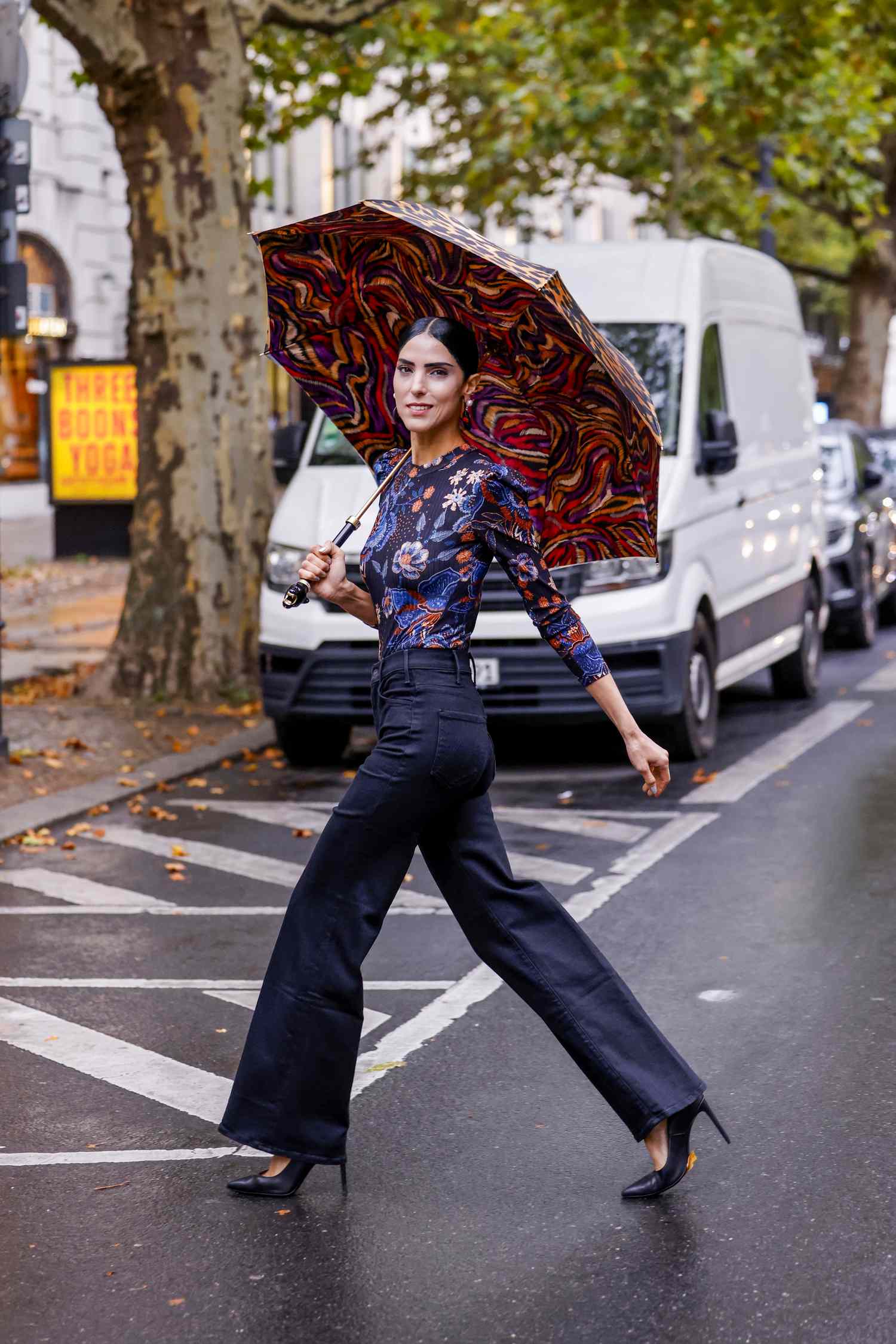 Patterned Elegance Meets Denim for Rainy Commutes Patterned Elegance Meets Denim for Rainy Commutes — Rainy Day Outfits