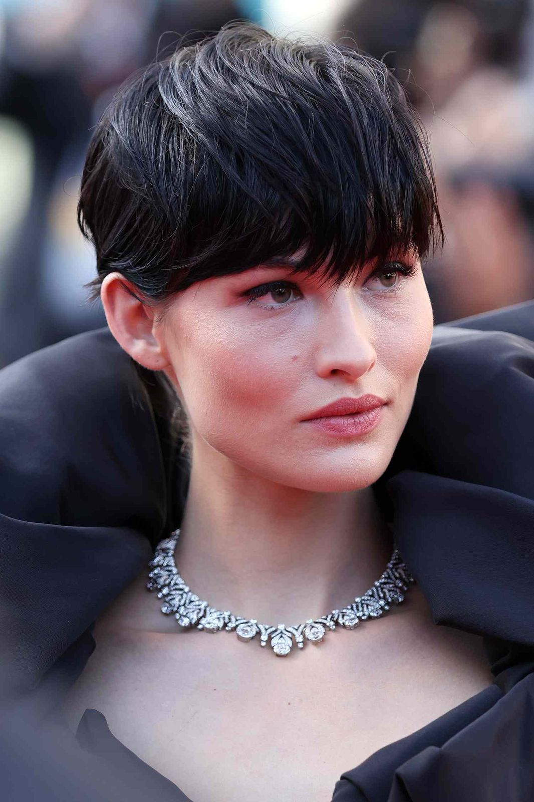 Visual Idea Visual Idea — Haircuts with Bangs