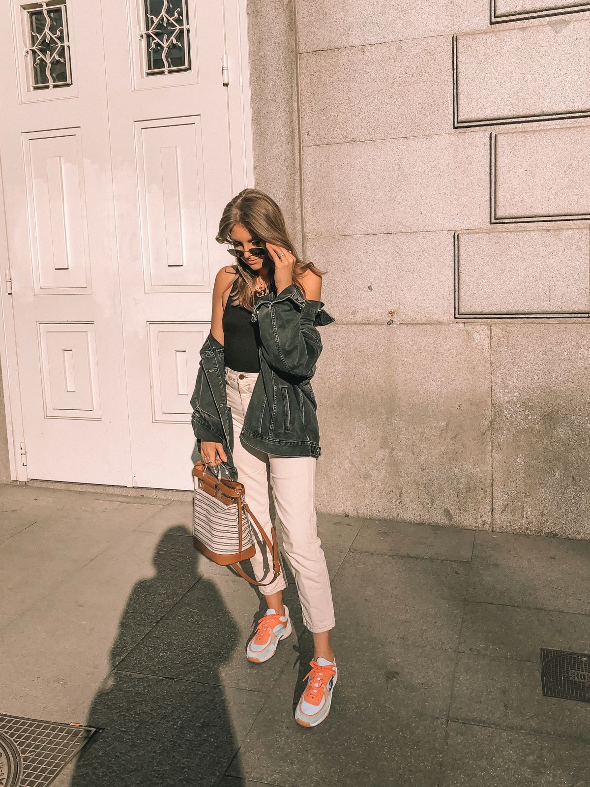 Denim Jacket, Cream Pants, and Pastel Sneakers Denim Jacket, Cream Pants, and Pastel Sneakers — Madrid Outfits
