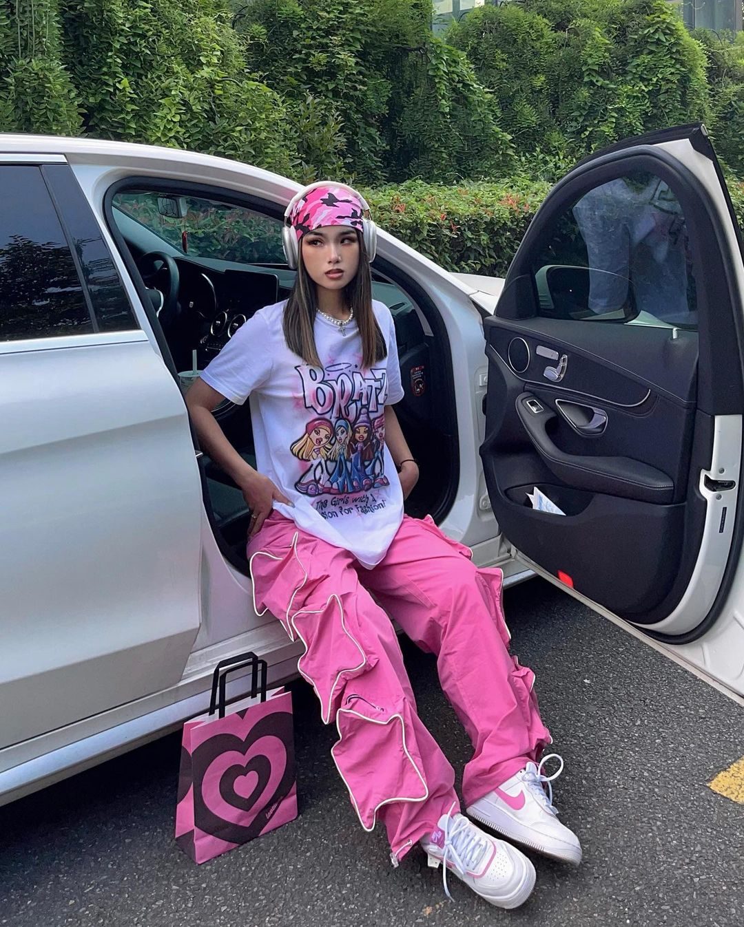 Oversized Graphic Tee with Ruffled Pink Cargo Pants Oversized Graphic Tee with Ruffled Pink Cargo Pants — Soft Girl Outfits