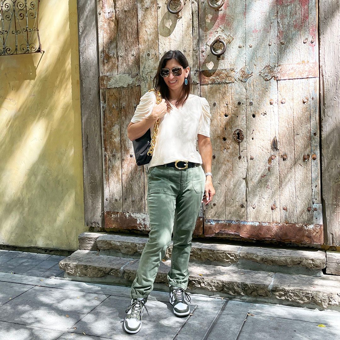 Green and White Dunks with Utility Pants and Puff-Sleeve Top Green and White Dunks with Utility Pants and Puff-Sleeve Top — Nike Dunk Outfits