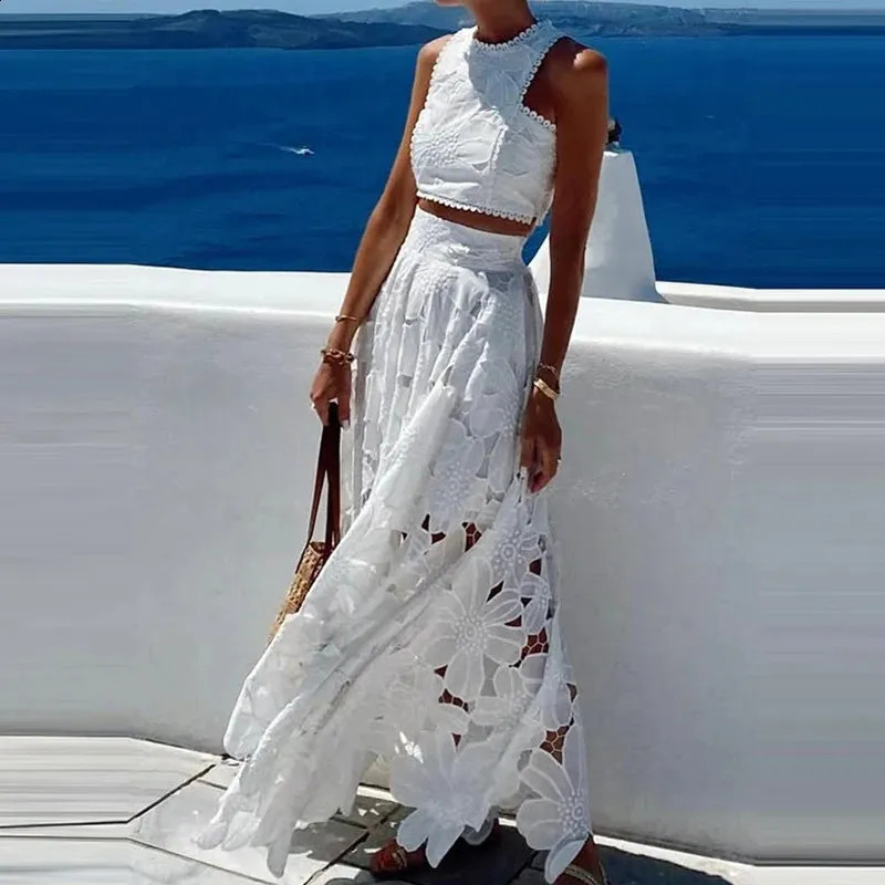Flat Sandals Outfit Idea — All White Party Outfits