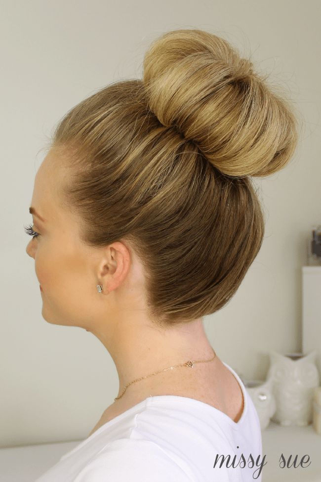 Perfectly Rounded Blonde Top Knot Bun Perfectly Rounded Blonde Top Knot Bun