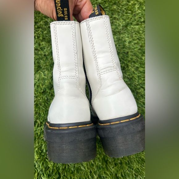 Clean Aesthetic: White Leather Jadon Boots Clean Aesthetic: White Leather Jadon Boots — Jadon Boots Outfits