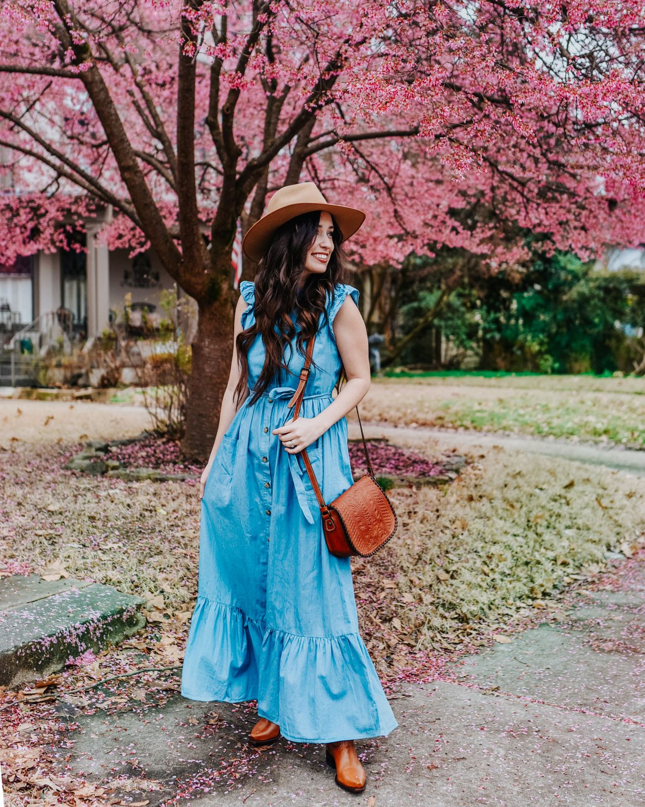 Denim Maxi Dress with Cowboy Boots for Outdoor Fun Denim Maxi Dress with Cowboy Boots for Outdoor Fun — Maxi Dress Outfits