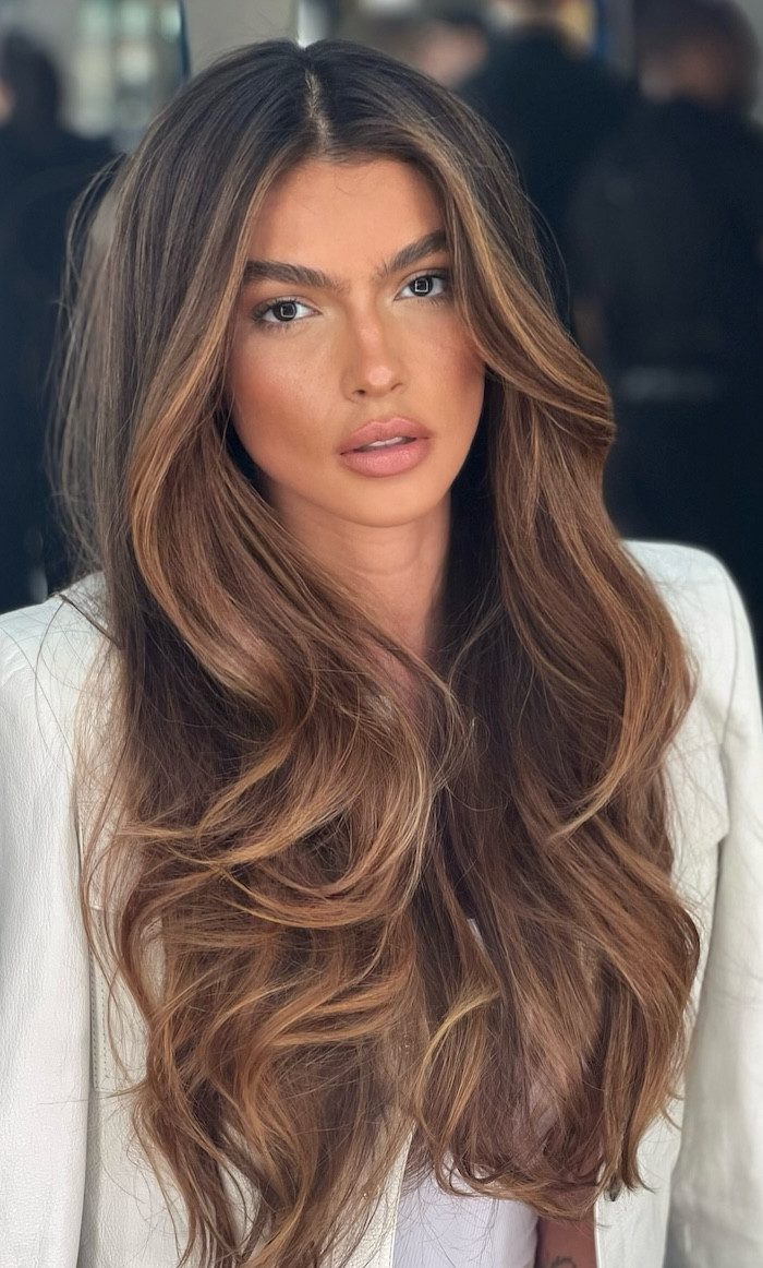 Collarbone Waves With Face-Framing Caramel Collarbone Waves With Face-Framing Caramel — Caramel Highlights