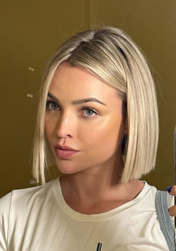 Platinum Chin Bob With Blunt Ends Platinum Chin Bob With Blunt Ends — Bob Haircuts