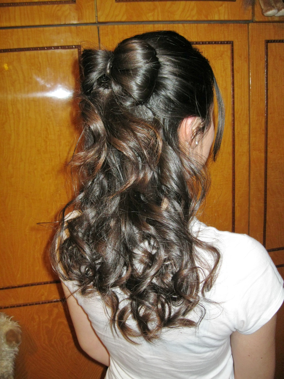 half updo in a bow shape – Cat Eyes Red Lips