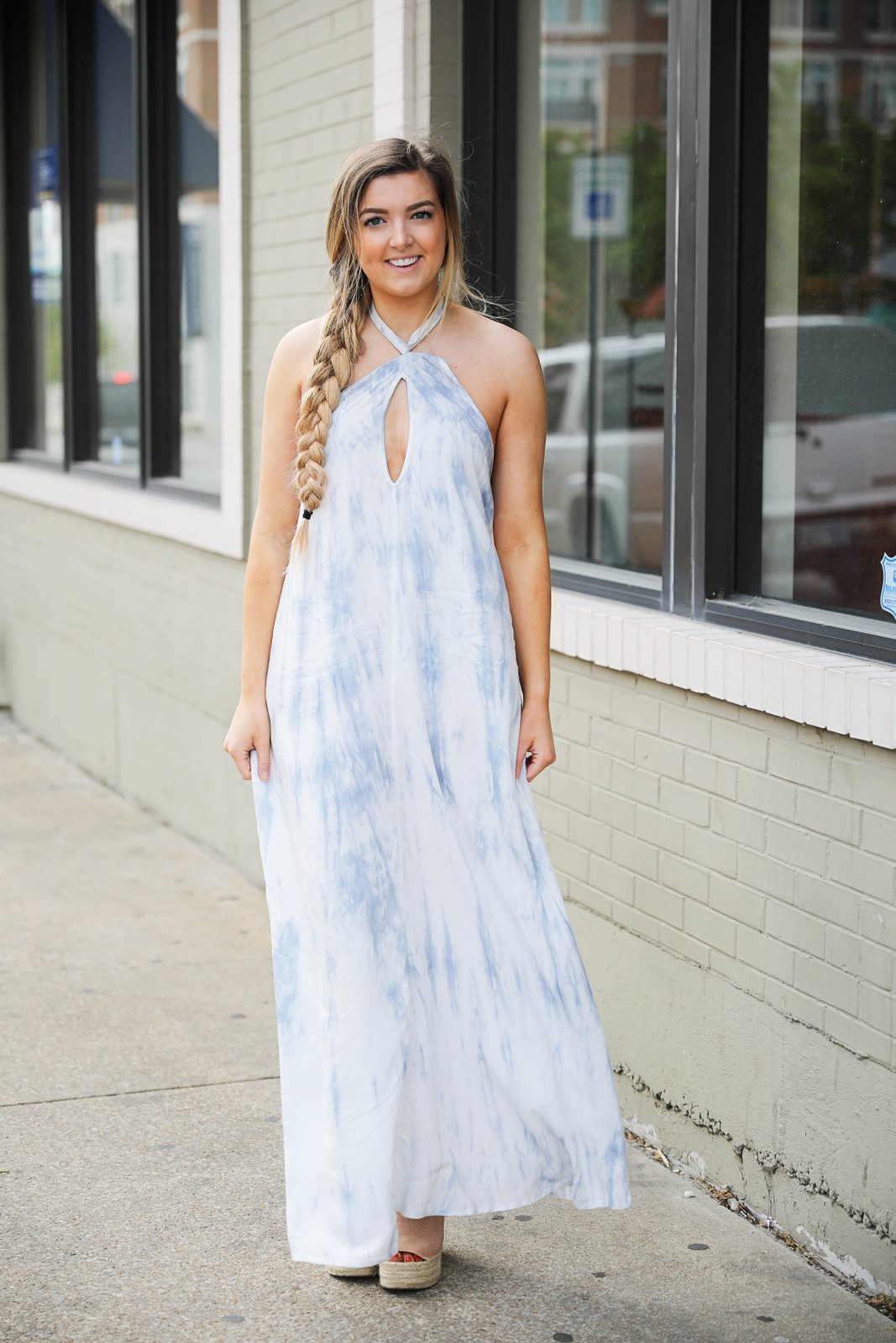 Flowy Tie-Dye Maxi Dress for a Graduation Party Flowy Tie-Dye Maxi Dress for a Graduation Party — Graduation Outfits
