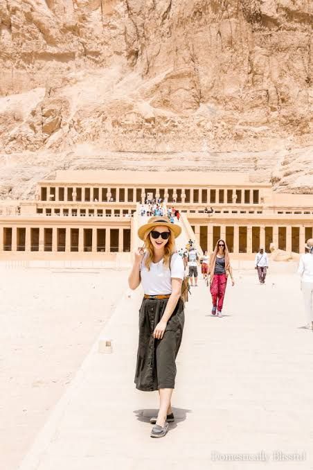 Textured Dark Grey Skirt and White T-Shirt for Casual Outings Textured Dark Grey Skirt and White T-Shirt for Casual Outings — Egypt Outfits