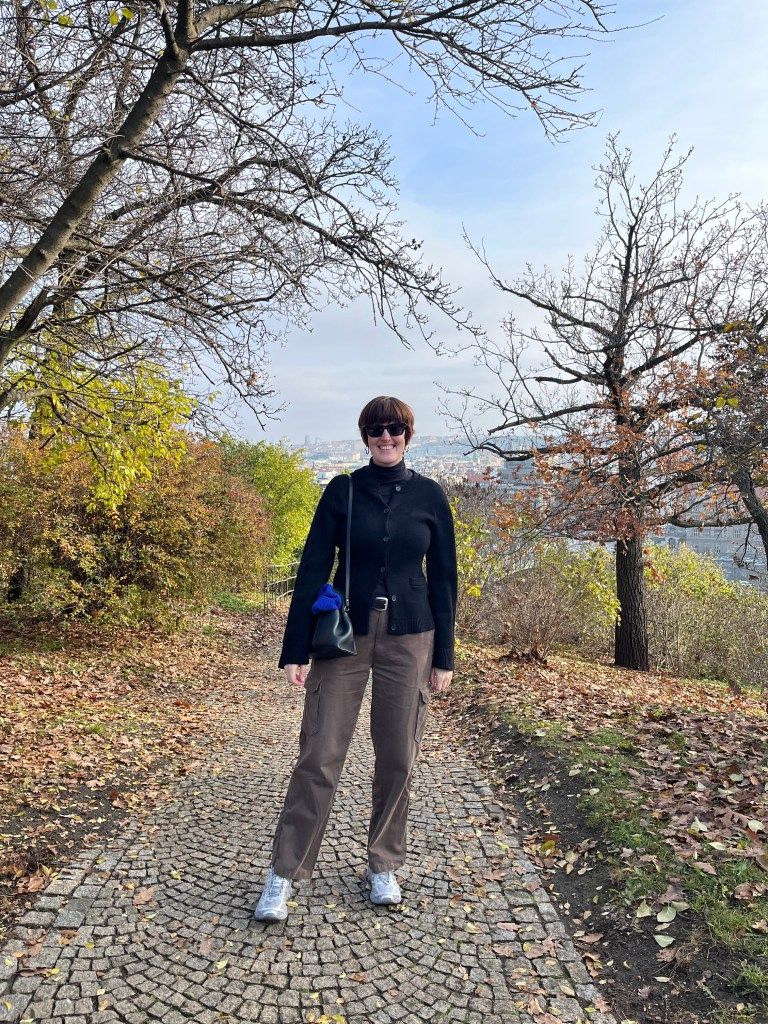 Black Turtleneck and Cardigan with Brown Cargo Pants — Prague Outfits