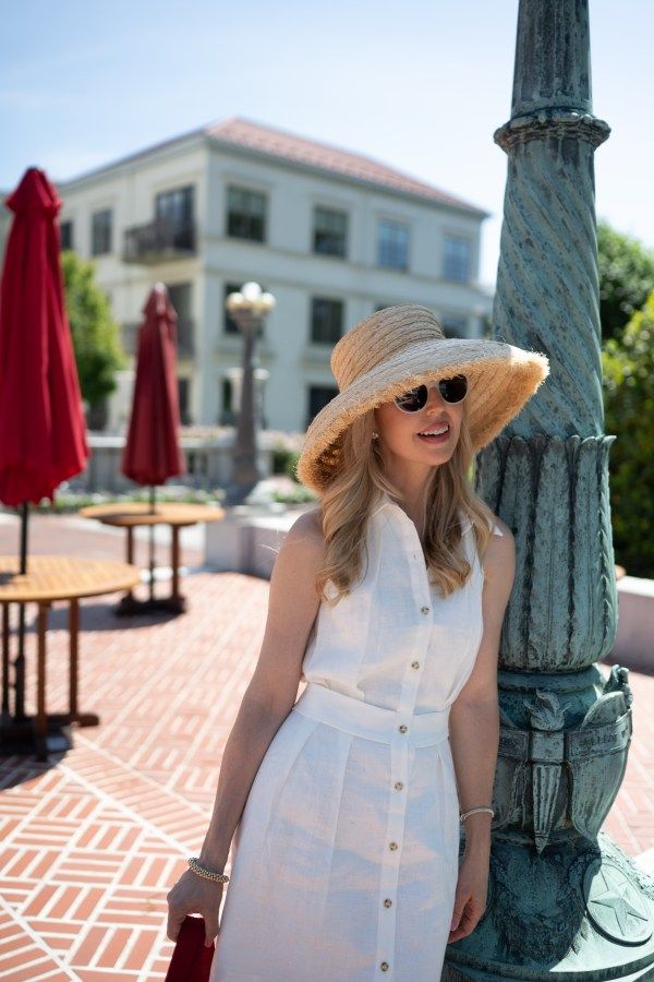 White Linen Dress with Oversized Straw Hat and Sunglasses White Linen Dress with Oversized Straw Hat and Sunglasses — Wide Brim Hat Outfits