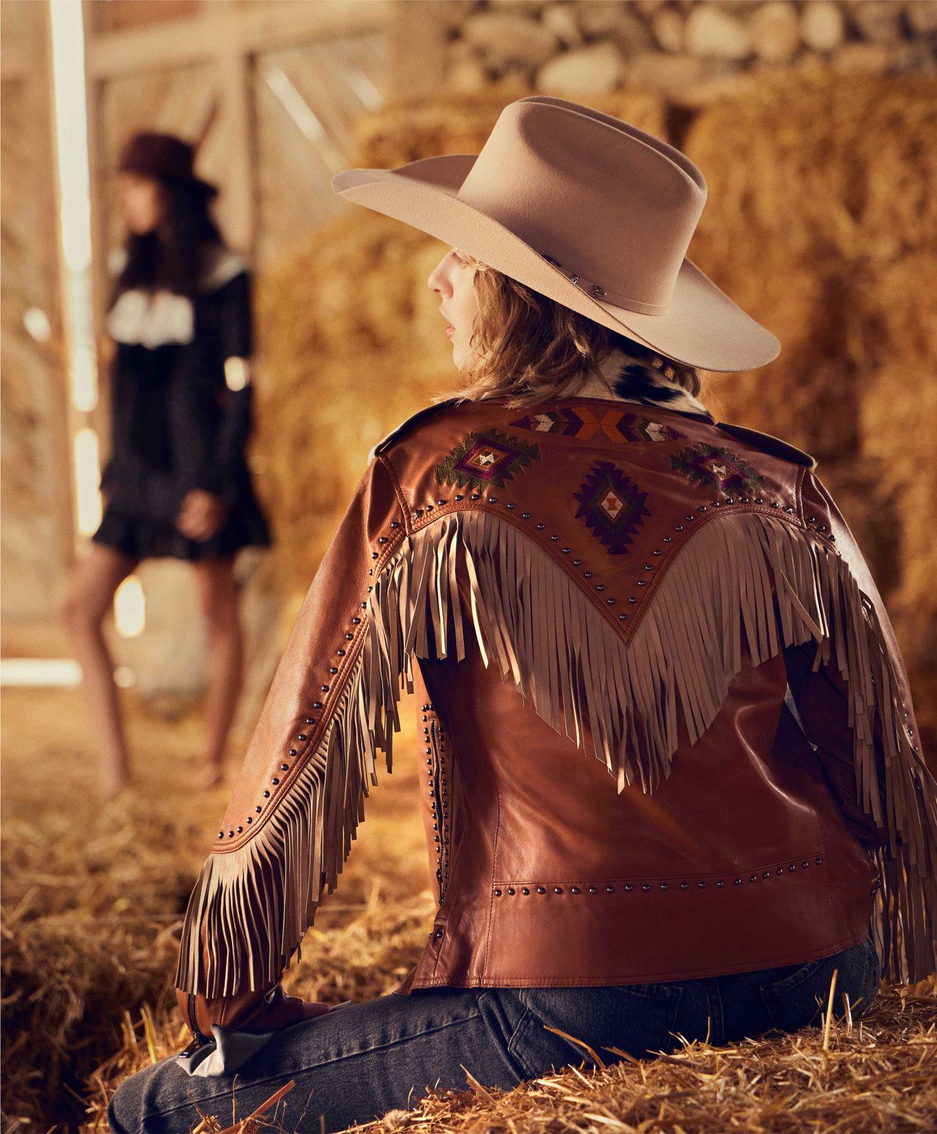 Fringed Leather Jacket and Cowboy Hat Western Vibe — Cowboy Hat Outfits
