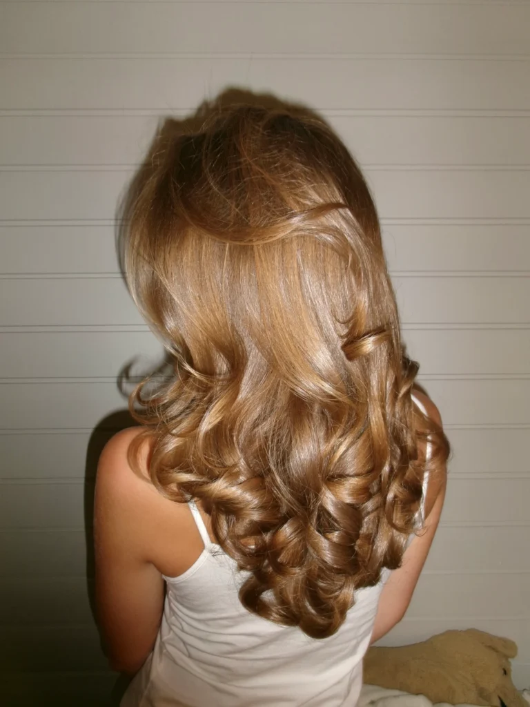 Honey Blonde Voluminous Loose Curls — Heatless Curls