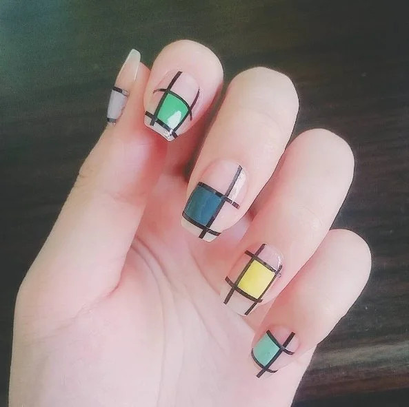 One Hand Close-Up Visual Idea One Hand Close-Up Visual Idea — Color Block Nails