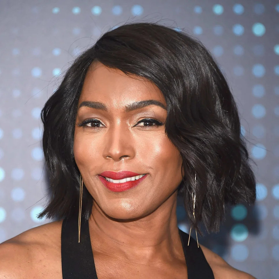 Collarbone Bob With Soft Waves Collarbone Bob With Soft Waves — Hairstyles for Receding Hairline Women