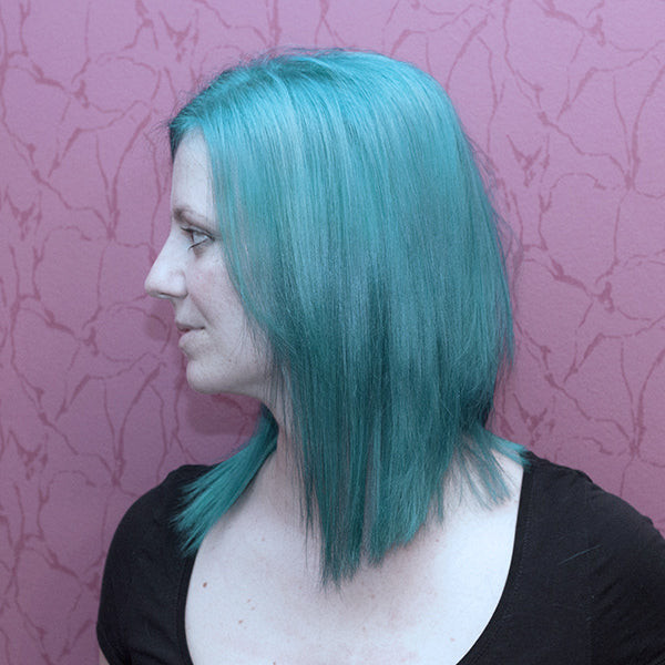 Collarbone Bob Air Dried — Pastel Green Hair