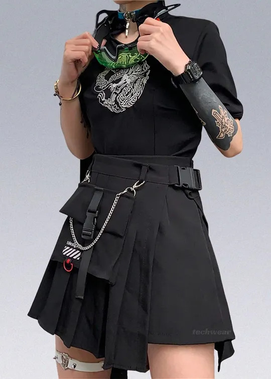 Pleated Techwear Skirt with Utility Features and Chain Detail Pleated Techwear Skirt with Utility Features and Chain Detail — Techwear Outfits