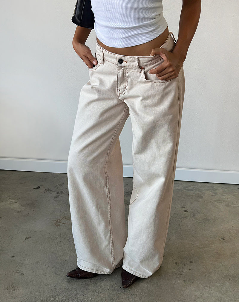 Dark Pointed-Toe Shoes Outfit Idea — Low Rise Jeans Outfits