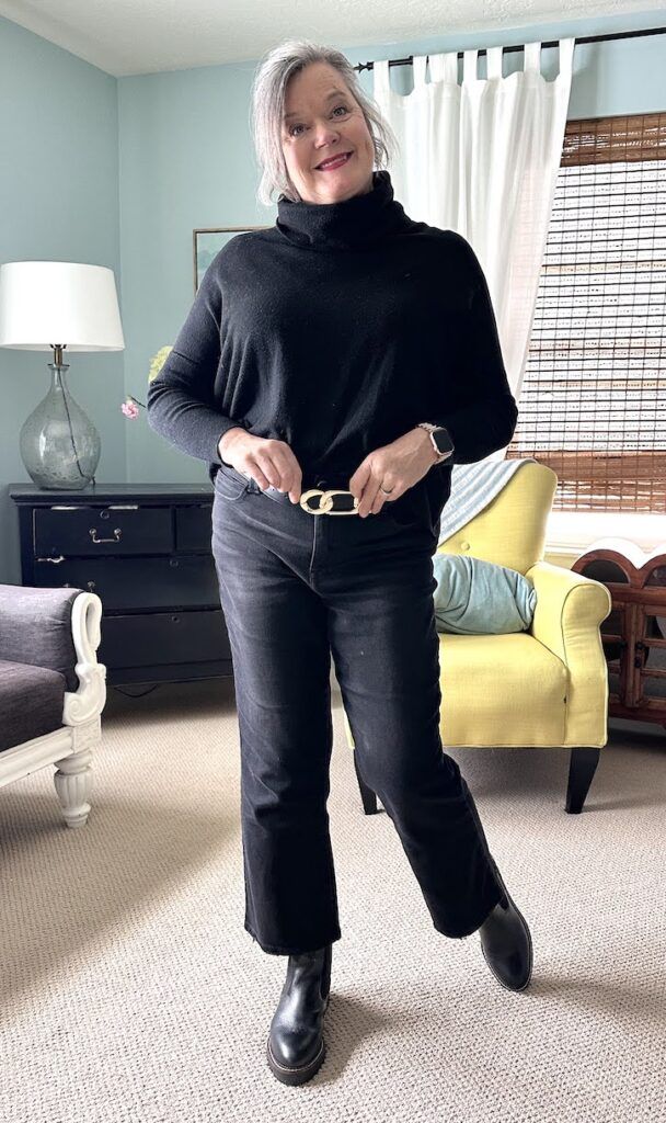 Monochromatic Polish: Black Jeans with a Turtleneck and Chain Belt Monochromatic Polish: Black Jeans with a Turtleneck and Chain Belt — Black Jeans Outfits