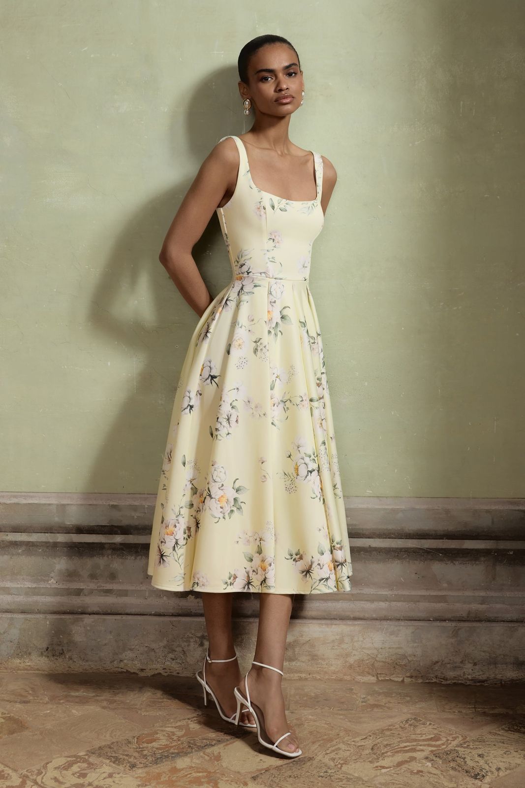 Pale Yellow Floral Print Midi Dress for Daytime Events Pale Yellow Floral Print Midi Dress for Daytime Events — Square Neck Dresses