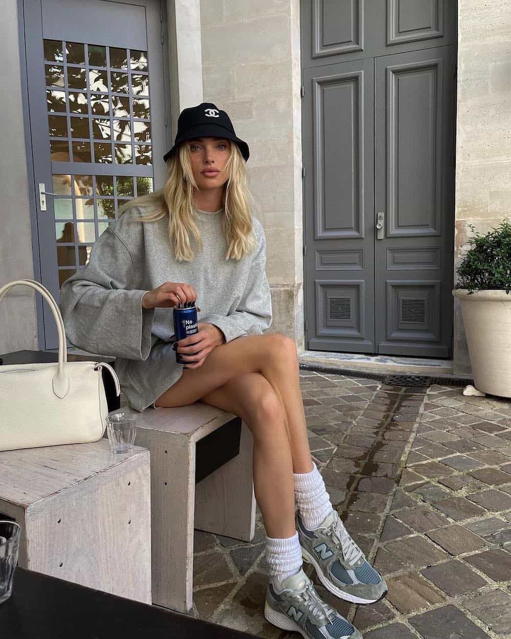 Athleisure Vibes: New Balance with a Sweatshirt and Mini Shorts Athleisure Vibes: New Balance with a Sweatshirt and Mini Shorts — New Balance Outfits