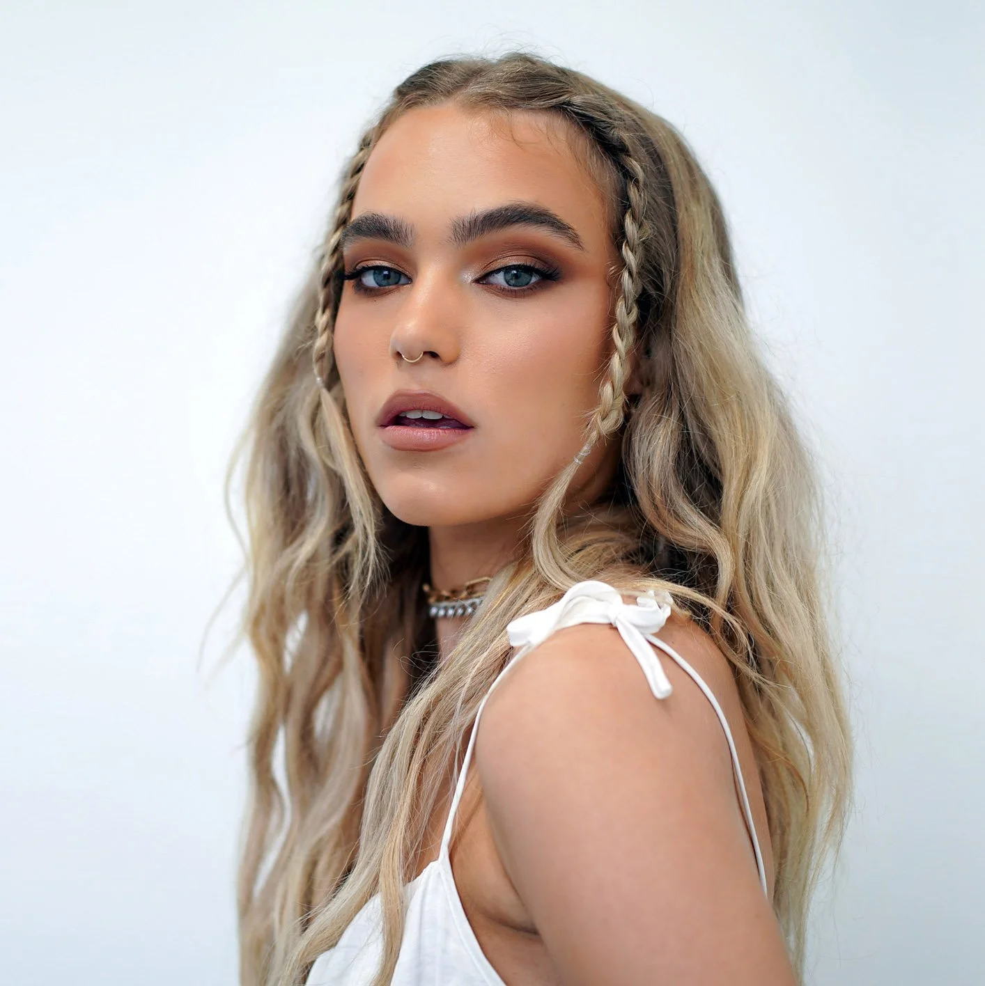 Effortless Long Waves with Face-Framing Braids Effortless Long Waves with Face-Framing Braids — Messy Hairstyles