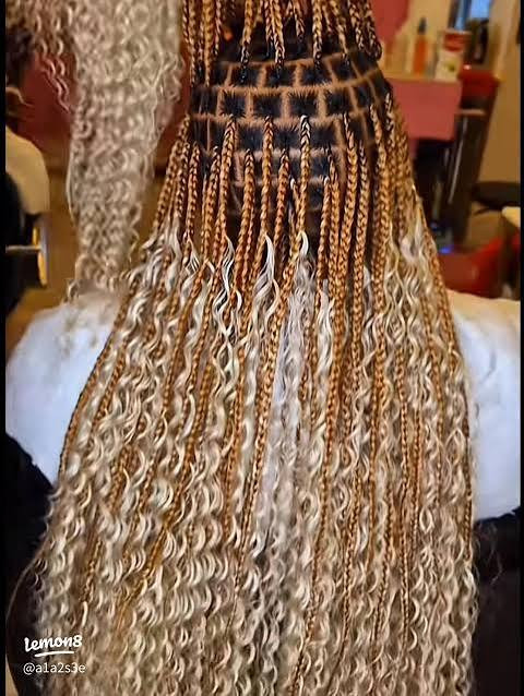 No Bangs Ombré Blonde Knotless Braids with Loose Curls