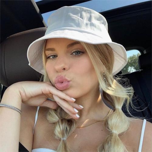 Shoulder-Length Blonde Bubble Pigtails with Bucket Hat Shoulder-Length Blonde Bubble Pigtails with Bucket Hat — Bucket Hat Hairstyles
