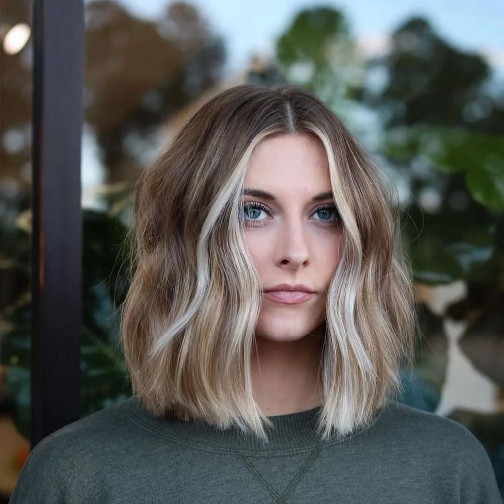 Ash Blonde Bob With Curtain Bangs — Hairstyles for Medium Hair