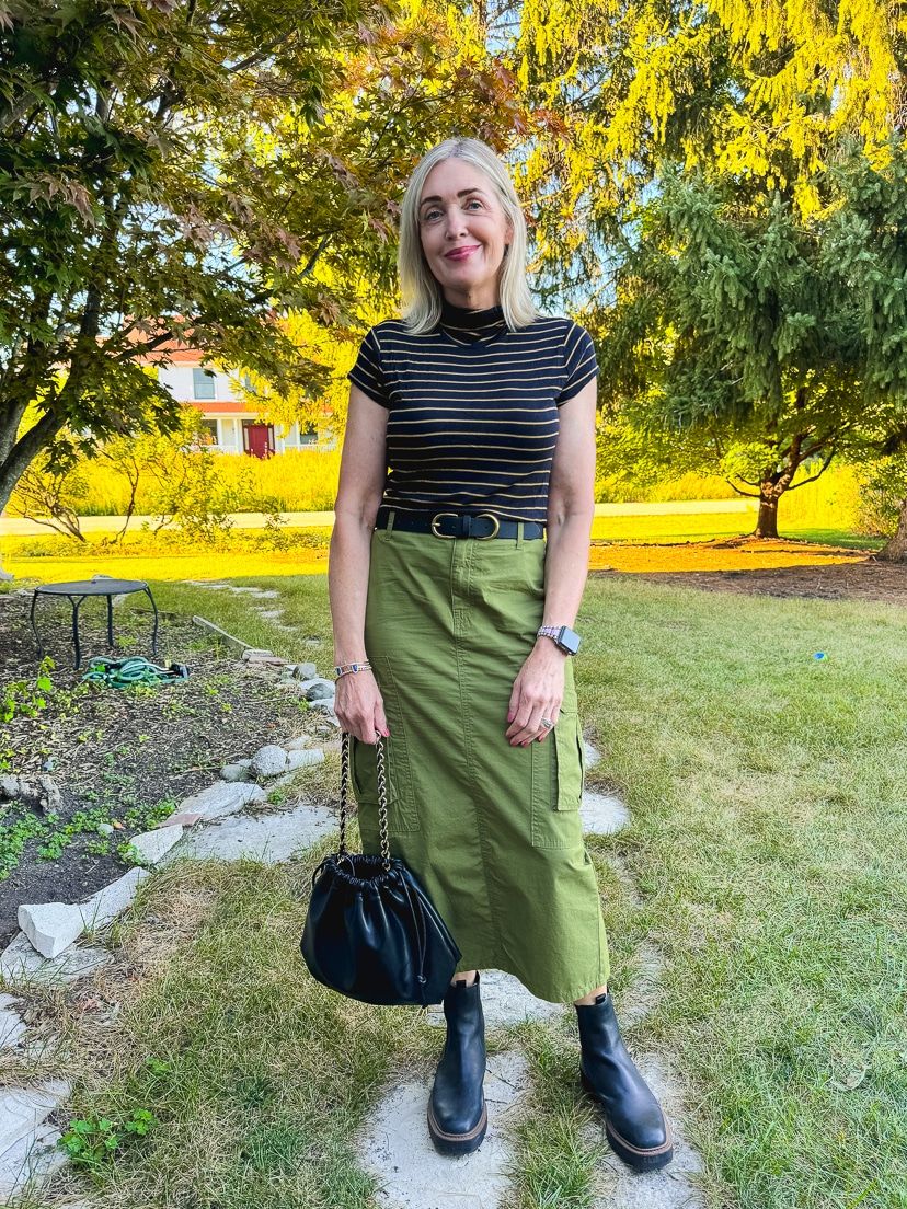 Olive Green Cargo Maxi Skirt with Mock Neck T-shirt and Chunky Boots — Cargo Skirt Outfits