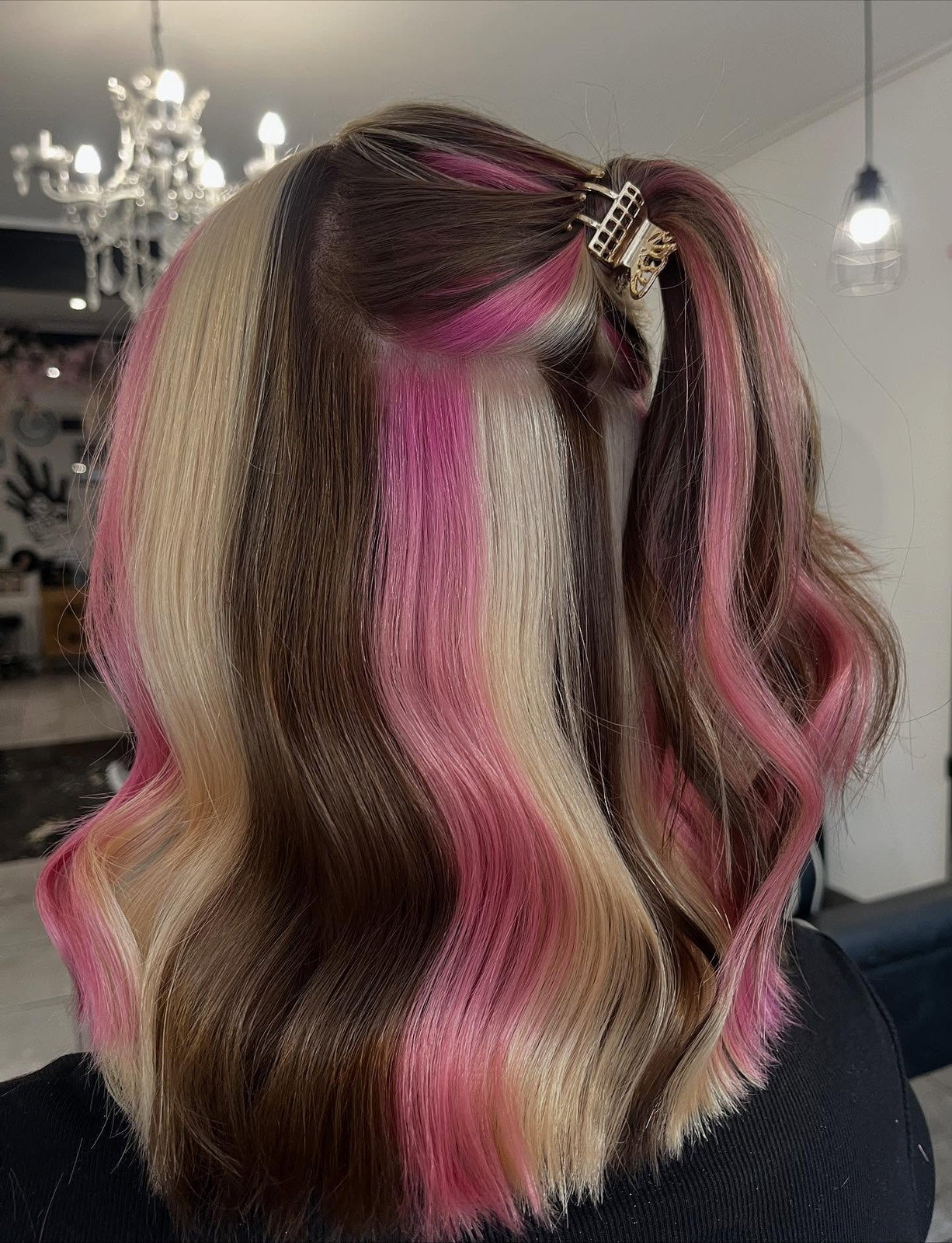 Chin Bob With Pink & Blonde Chunky Highlights — Neapolitan Hair