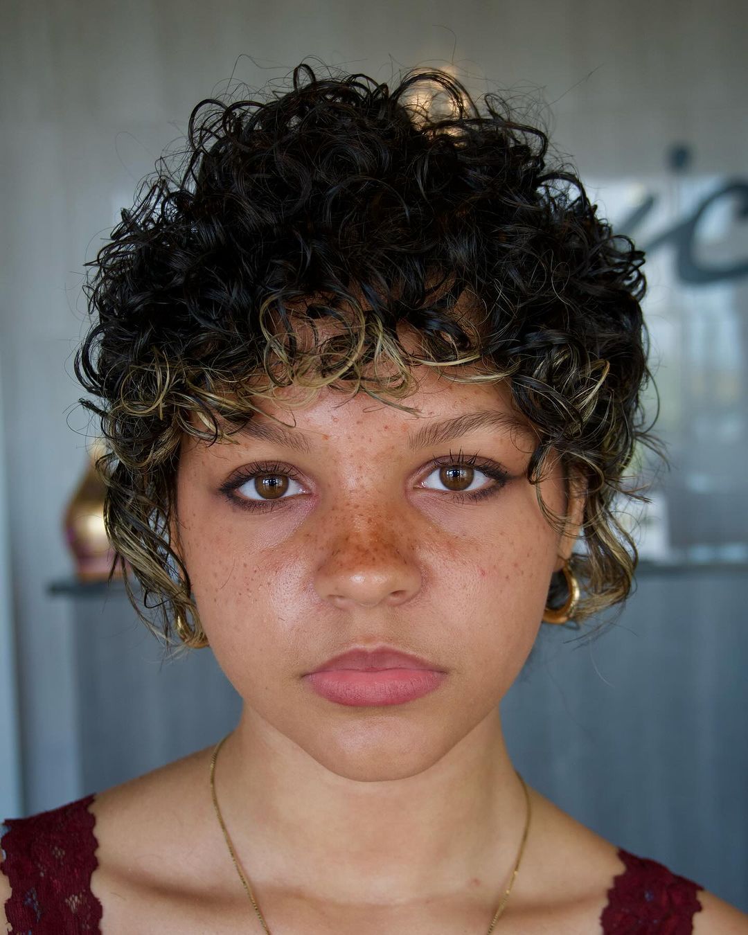 Medium Brown Bob with Blonde Highlights — Short Curly Haircuts
