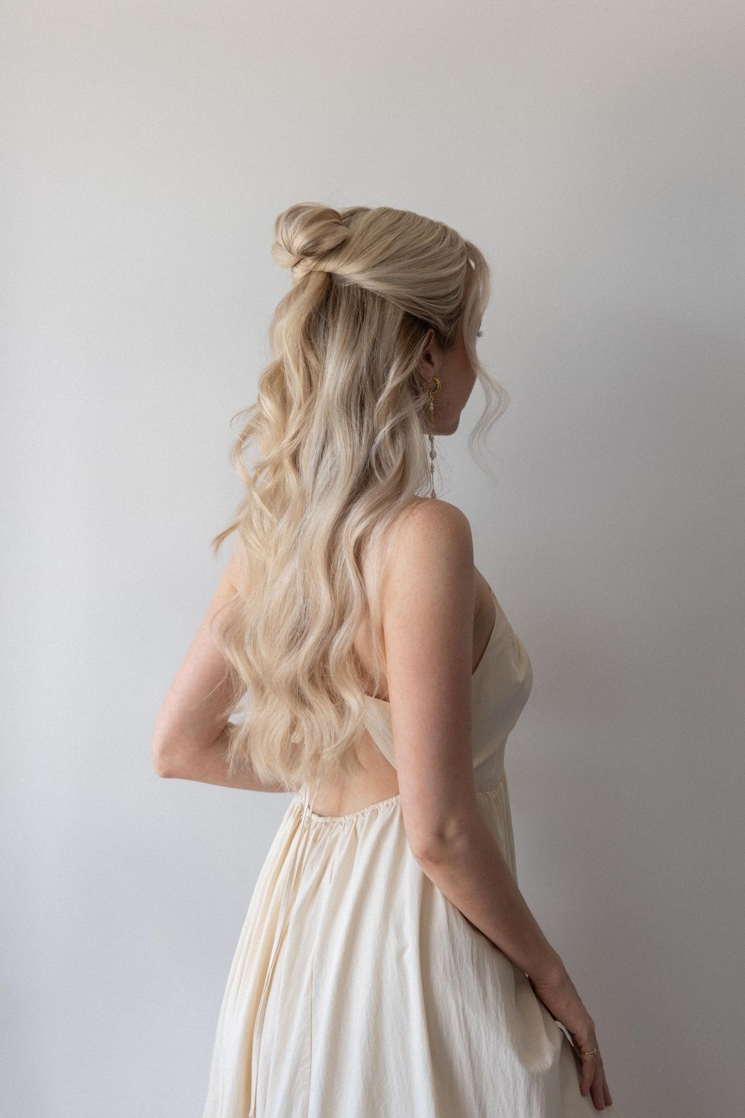 Mid-Back Chic Top Knot Half Up Long Hair Mid-Back Chic Top Knot Half Up Long Hair — Half Up Half Down Long Hair