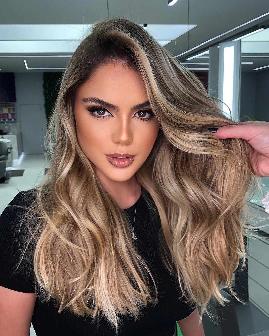 Polished Mid-Back Beige Blonde Waves