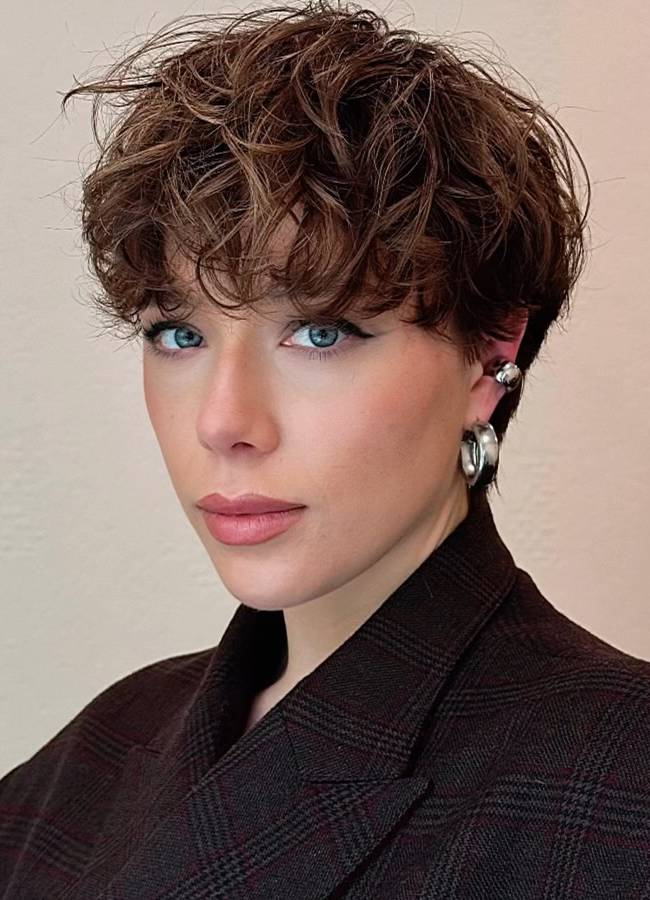 Honey Blonde Pixie With Darker Roots Honey Blonde Pixie With Darker Roots — Short Curly Hairstyles