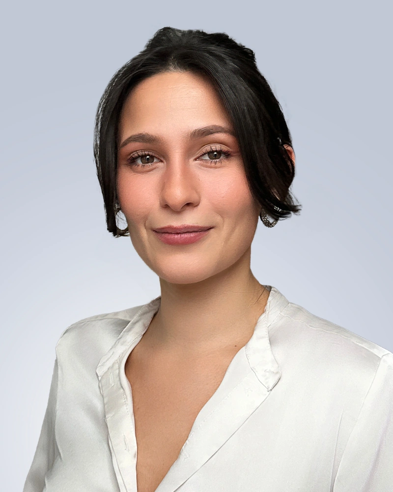 Subtle Sheen: Relaxed White Collared Shirt for a Polished Look — Headshot Outfits