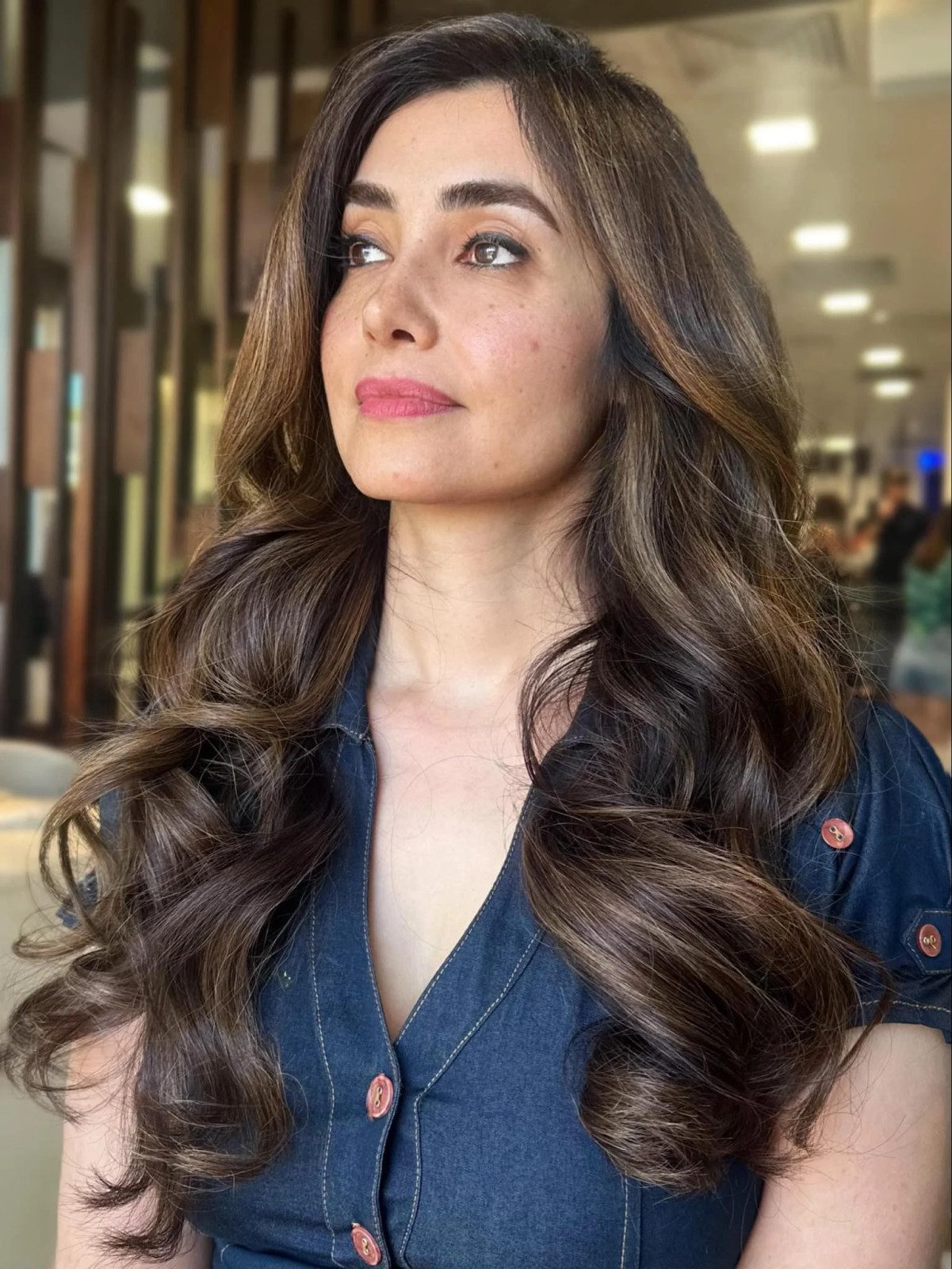 Mid-Back Visual Idea Mid-Back Visual Idea — Expensive Brunette