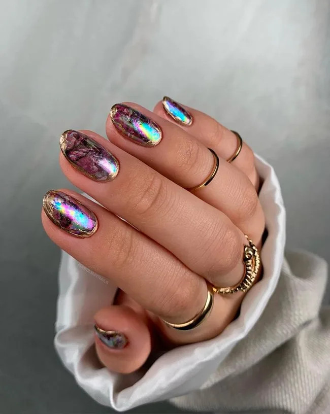 Mosaic Inlay Iridescent Nails with Gold Foil Mosaic Inlay Iridescent Nails with Gold Foil