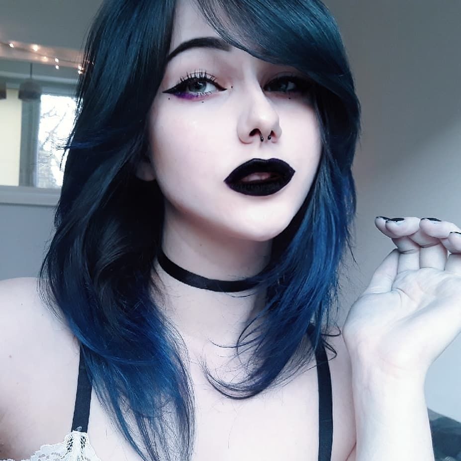 Collarbone Layers With Blue Ombre Collarbone Layers With Blue Ombre — Goth Hairstyles