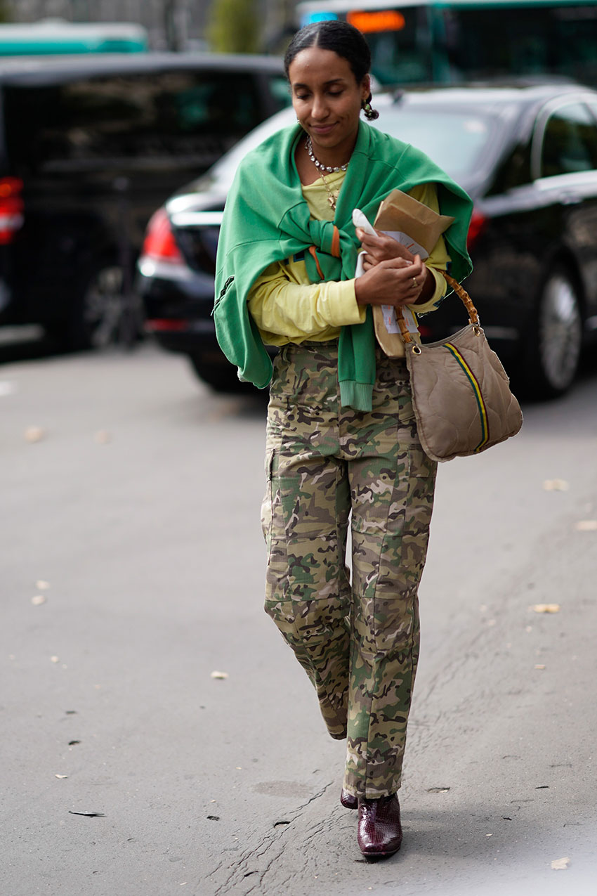 Baggy Camo Cargo Pants with Yellow Shirt and Draped Sweatshirt Baggy Camo Cargo Pants with Yellow Shirt and Draped Sweatshirt — Camo Outfits