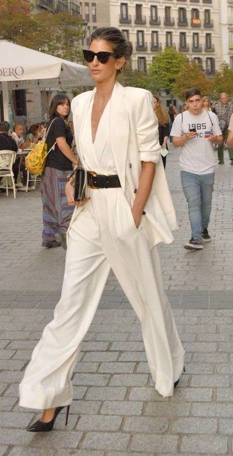 Tailored Suit with Wrap Blazer for Smart Casual Occasions Tailored Suit with Wrap Blazer for Smart Casual Occasions — Outfits to Hide Belly