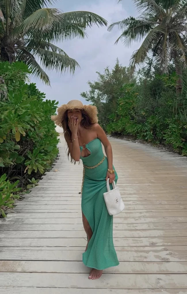 Green Knit Maxi Dress with Cutout for a Chic Resort Edge Green Knit Maxi Dress with Cutout for a Chic Resort Edge — Resort Wear Outfits