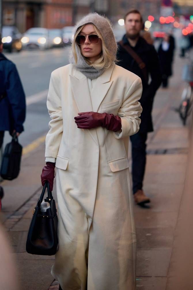 Cream Oversized Blazer with Burgundy Leather Gloves Cream Oversized Blazer with Burgundy Leather Gloves — Copenhagen Outfits