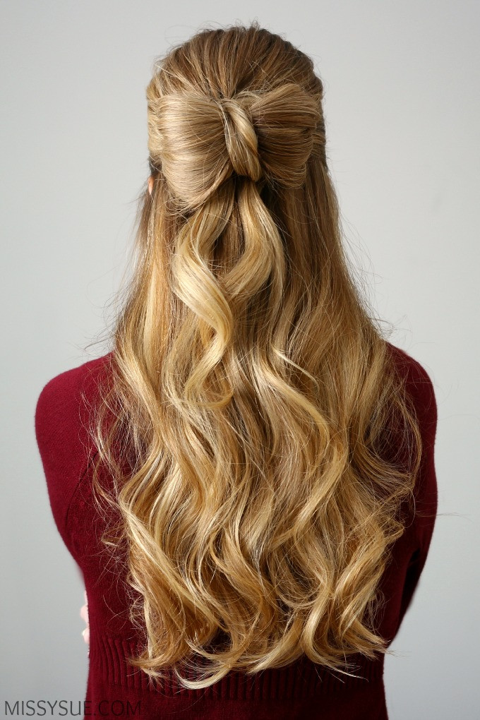Honey Blonde Hair Bow with Loose Waves — Hair Bow Half Up Half Down