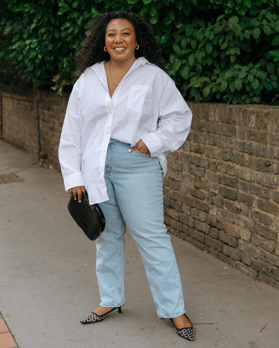 Playful Details: Straight Leg Jeans with Leopard Flats — Light Wash Jeans Outfits