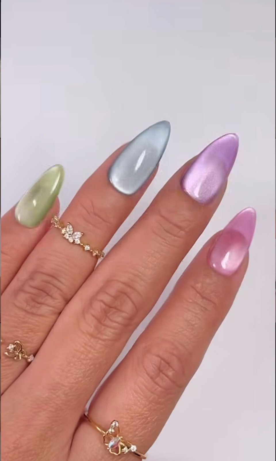 Shimmering Iridescent Cat-Eye Visual Idea Shimmering Iridescent Cat-Eye Visual Idea — Glass Nails