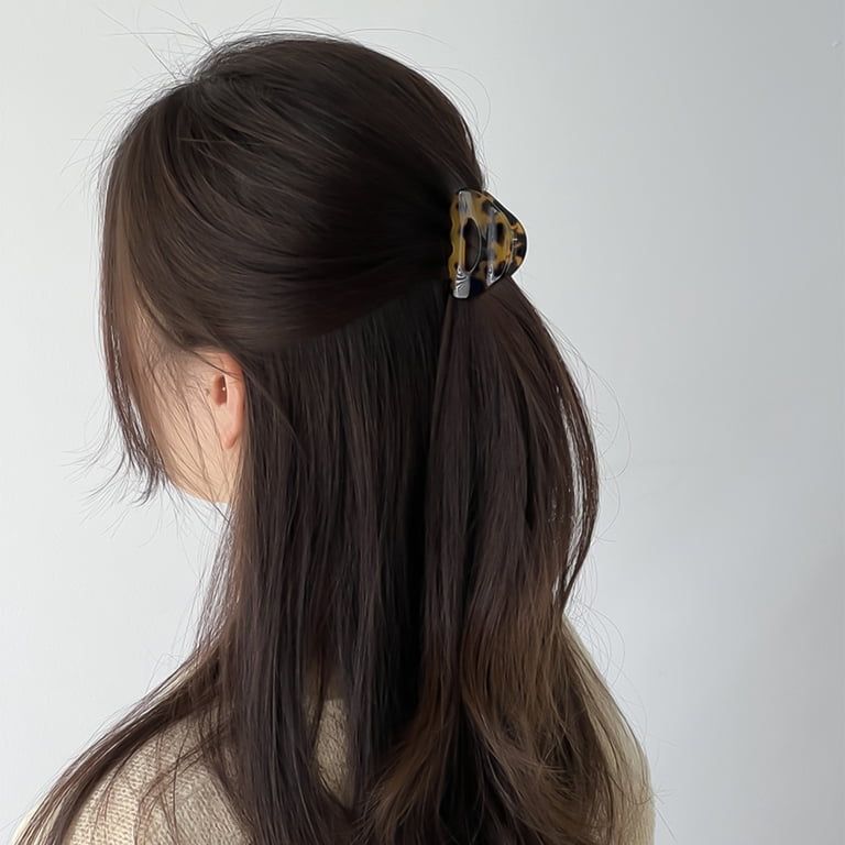 Fine Straight Shoulder Blonde With Chain Clip — Half Up Claw Clip